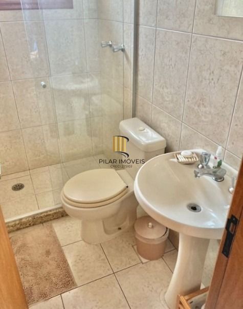Excelente cobertura, 03 dorm com suite, churrasqueira, piscina e vista.