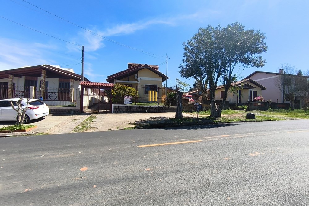 Casa 2 dormitórios no bairro Fiuza