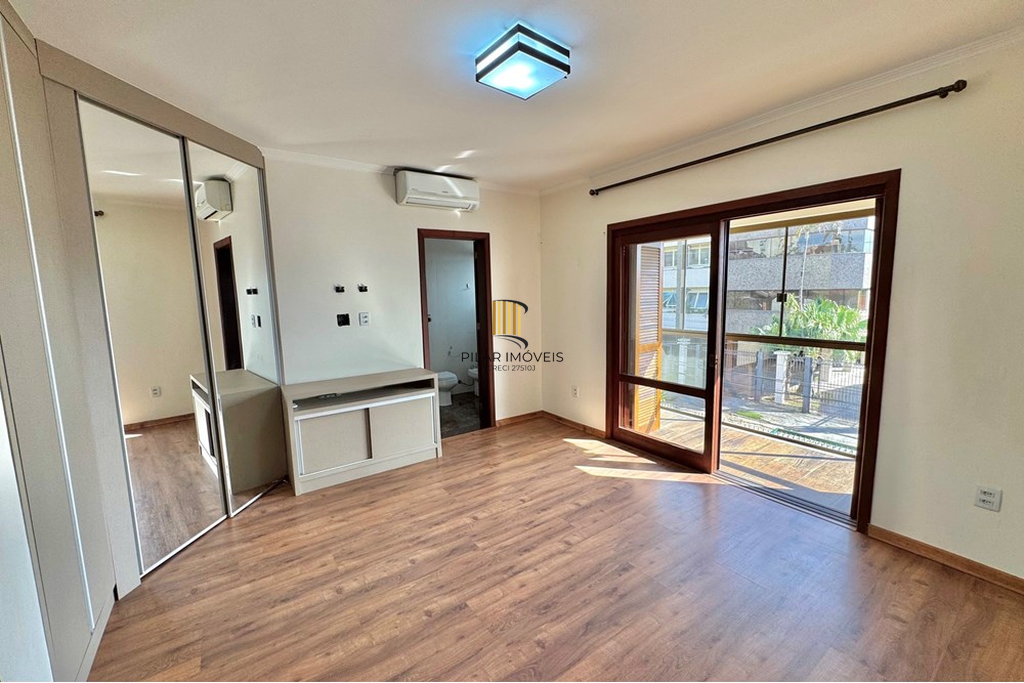 Casa 33 dormitórios no bairro Sarandi