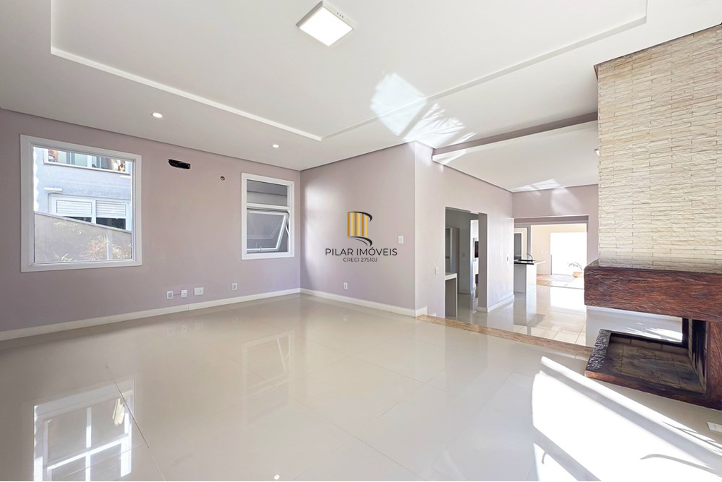 Casa 3 dormitórios no bairro Hípica