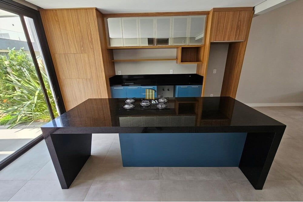 Casa de Condomínio 4 dormitórios no bairro Centro