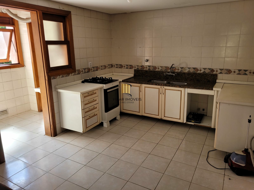 Apartamento 4 dormitórios no bairro Cavalhada