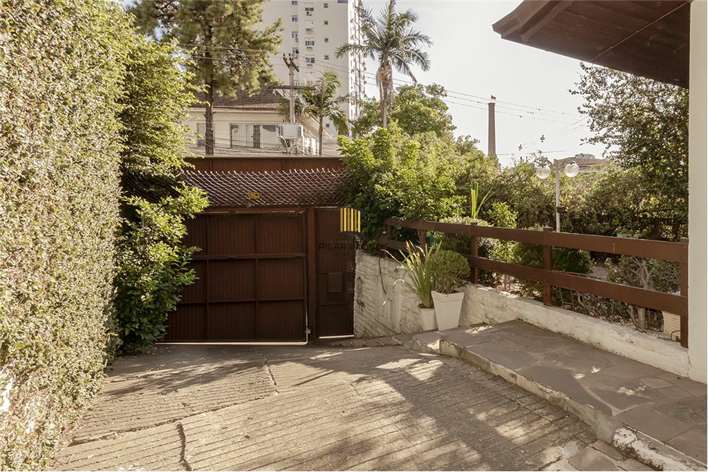 Casa 4 dormitórios no bairro Moinhos de Vento