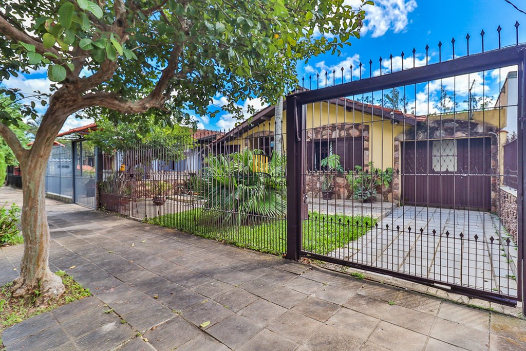 Casa 3 dormitórios no bairro Rubem Berta