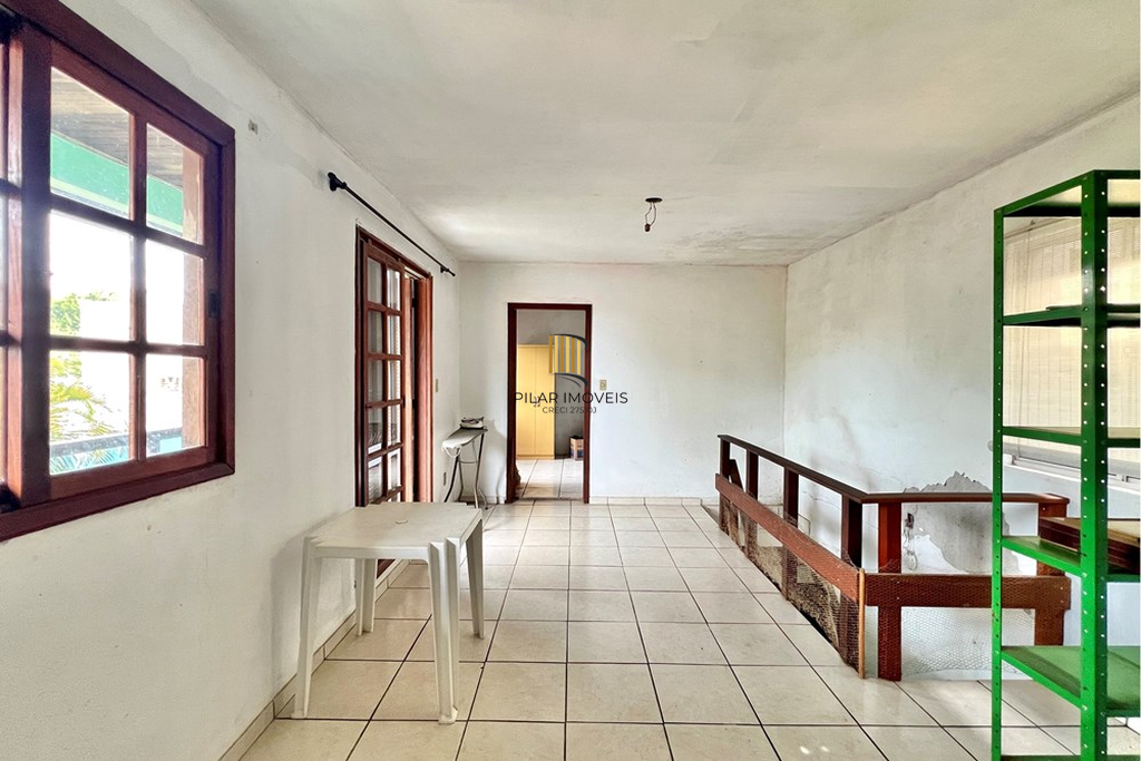 Casa 4 dormitórios no bairro Igara