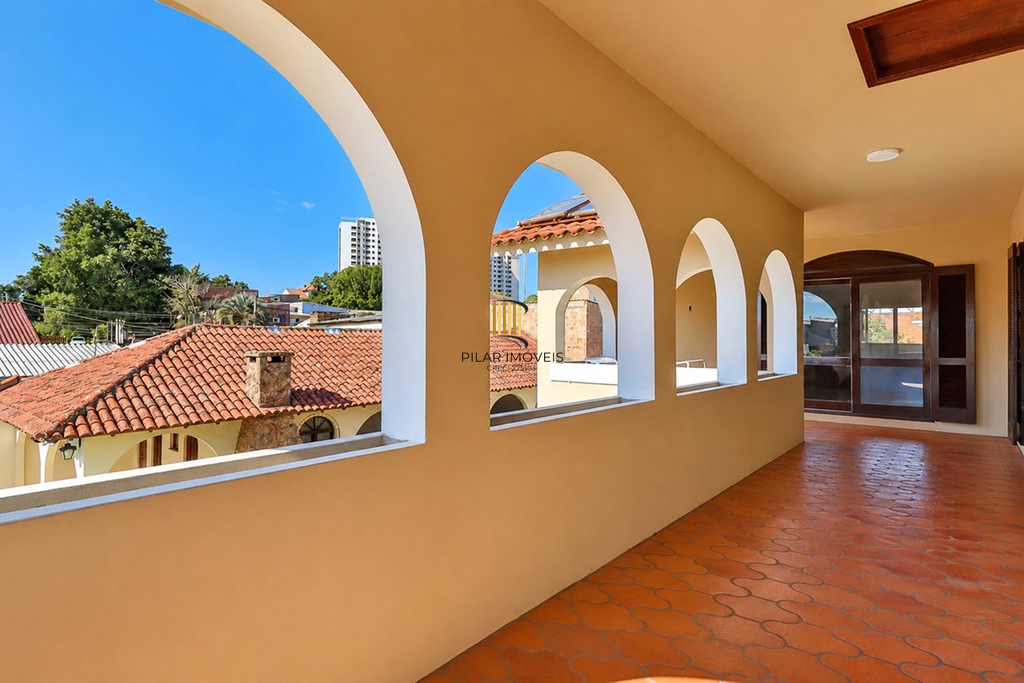 Casa 6 dormitórios no bairro Jardim Planalto