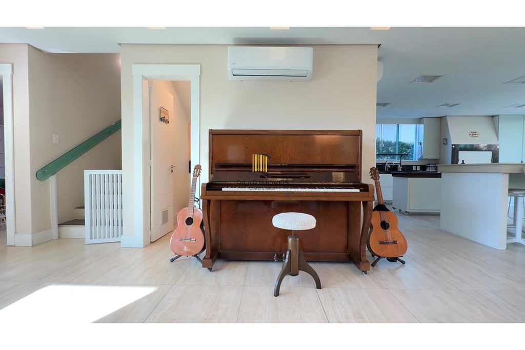 Casa de Condomínio 4 dormitórios no bairro Morada do Sol