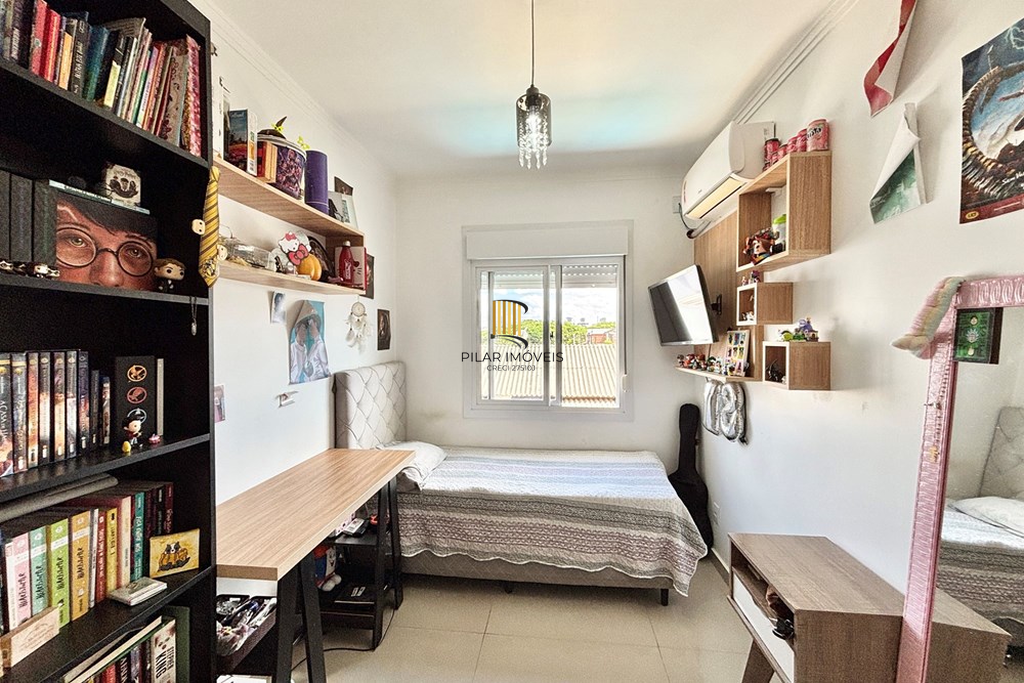 Casa 3 dormitórios no bairro Igara