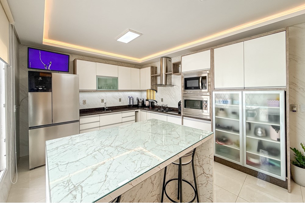 Casa 3 dormitórios no bairro Igara