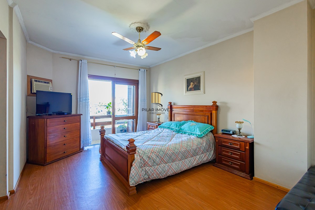 Casa 4 dormitórios no bairro Medianeira