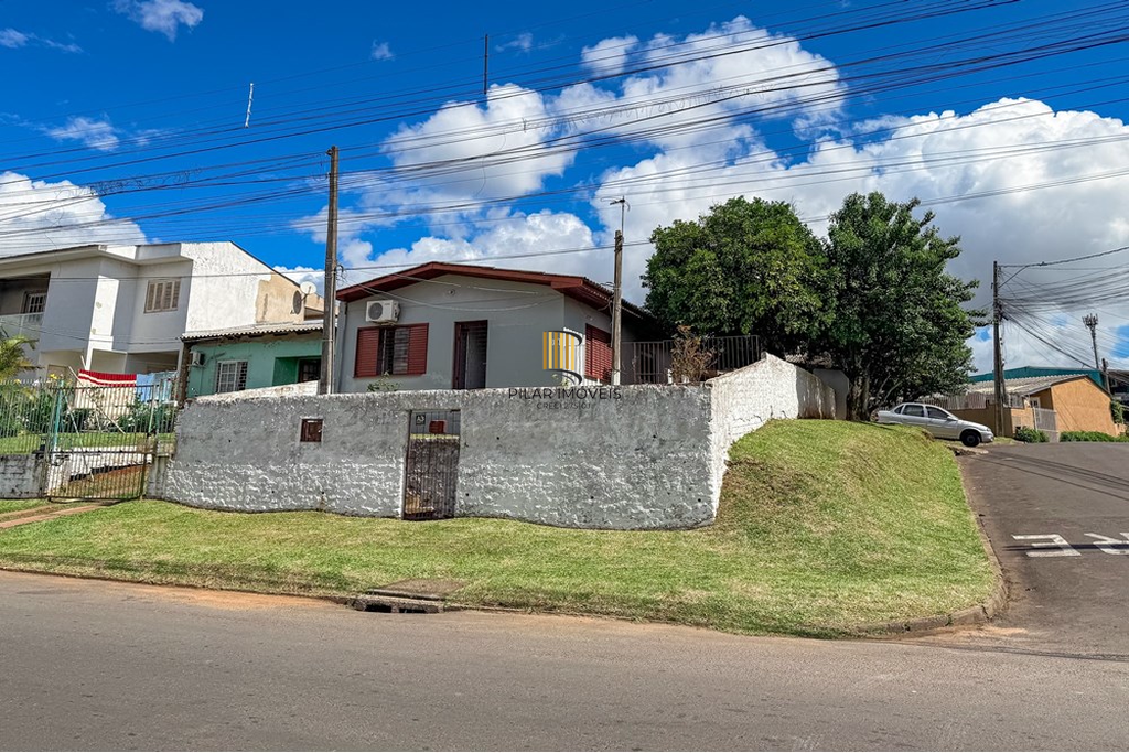 Casa 4 dormitórios no bairro Capão da Cruz