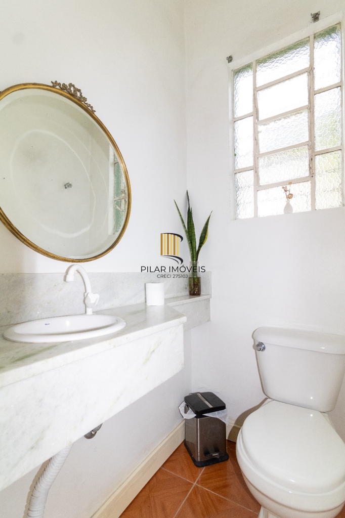 Casa 5 dormitórios no bairro Petrópolis