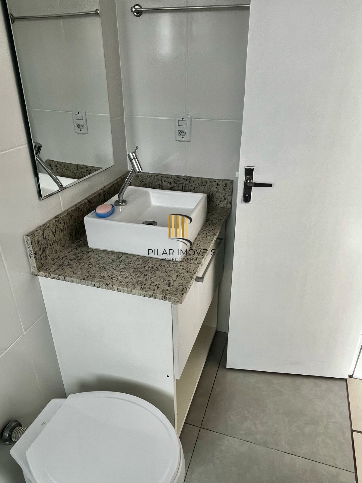 Excelente JK transformado em 01 dormitório, sala, cozinha e banheiro.