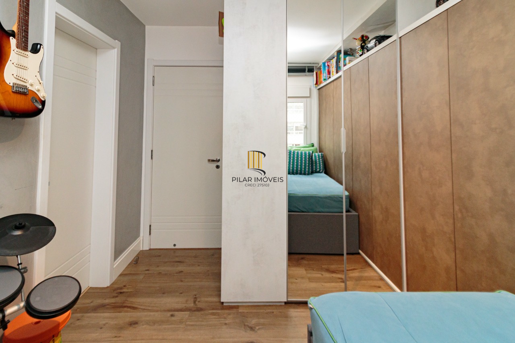 Apartamento 4 dormitórios no bairro Menino Deus