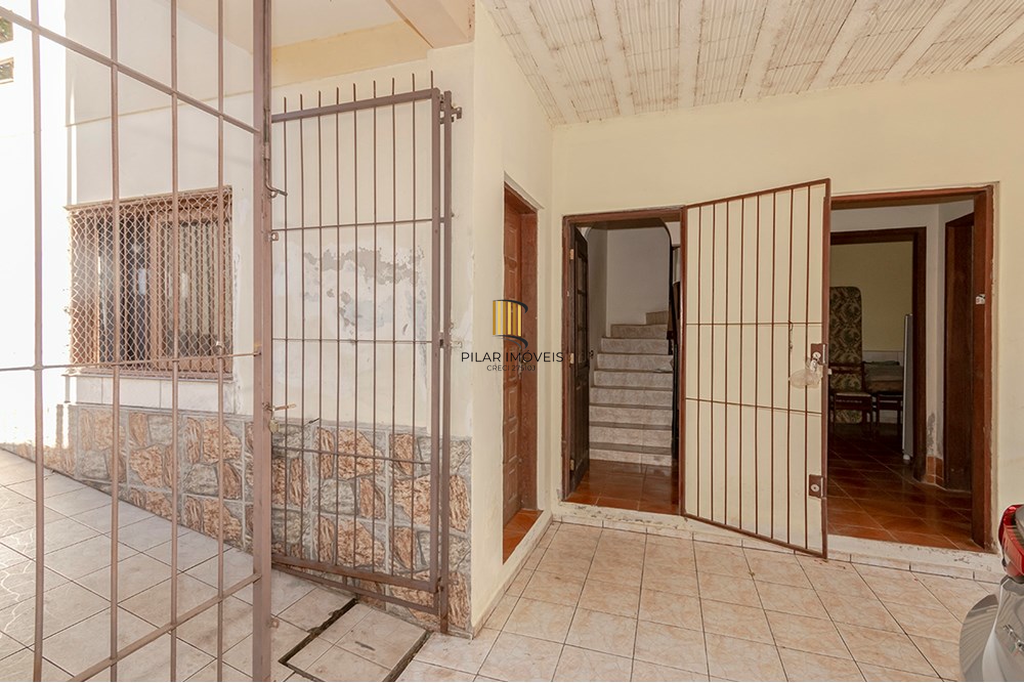 Casa 5 dormitórios no bairro Glória
