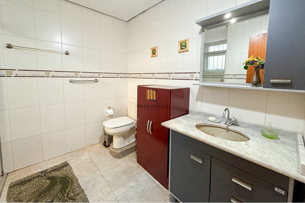 Casa 5 dormitórios no bairro Dihel