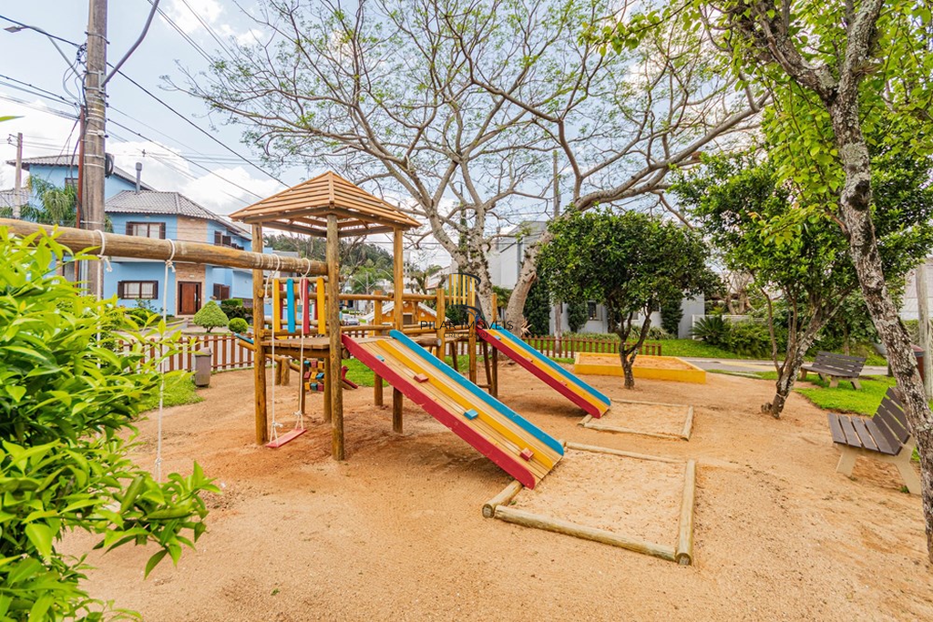 Casa 3 dormitórios no bairro Hípica