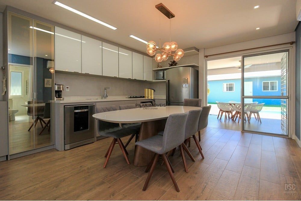 Casa 4 dormitórios no bairro Teresópolis