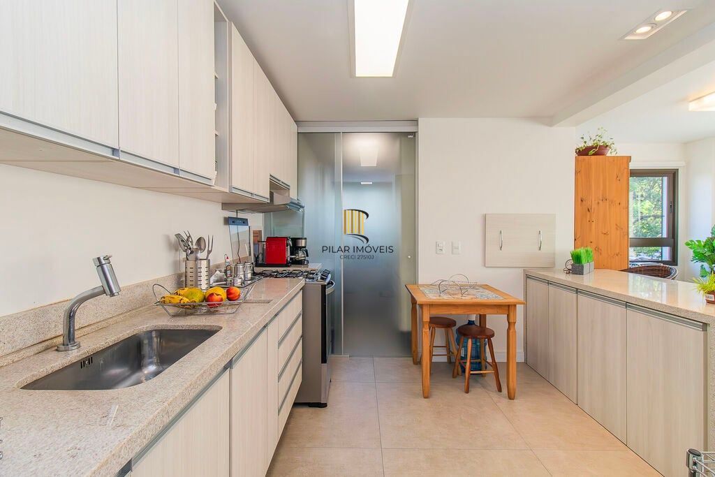 Apartamento 3 dormitórios no bairro Menino Deus