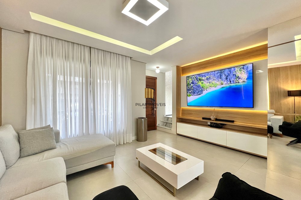 Casa 3 dormitórios no bairro Igara