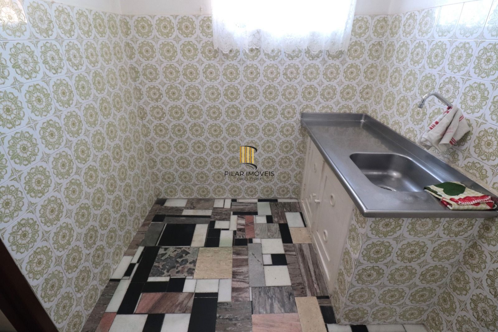 Apto no IAPI, 02 dorm com vaga de garagem