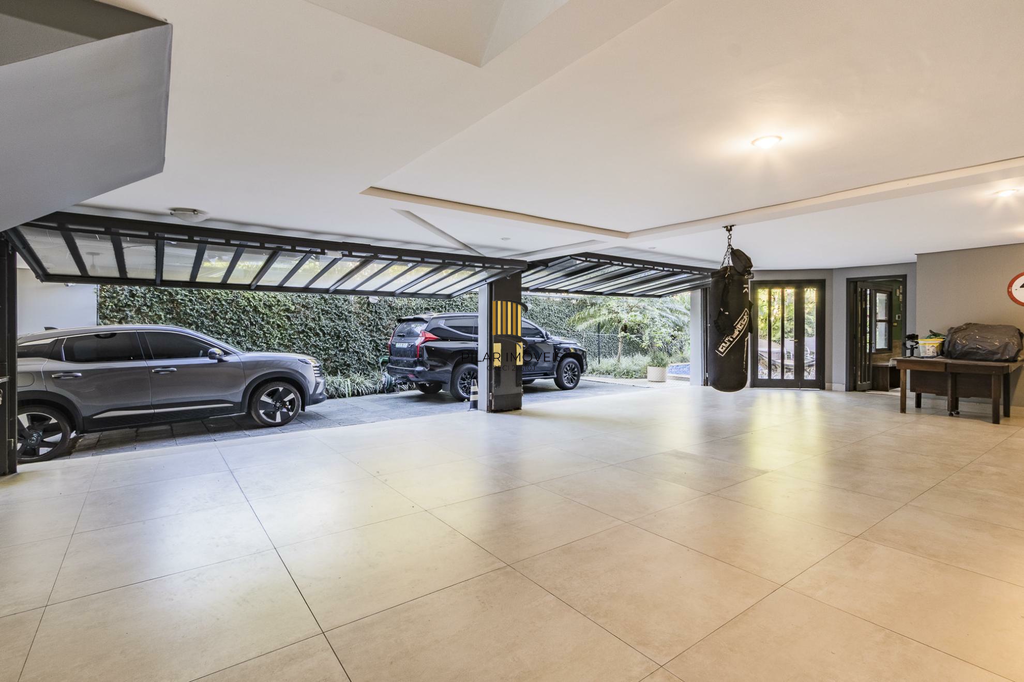 Casa 5 dormitórios no bairro Chácara das Pedras