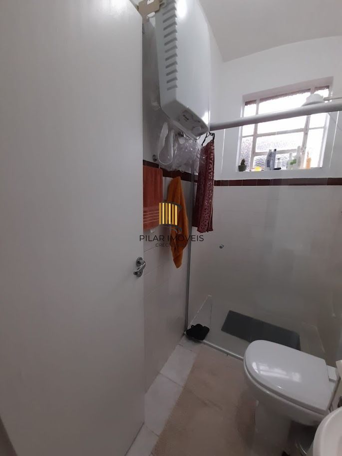 Vende apto de 02 dormitórios, sala, banheiro, cozinha e área de serviço