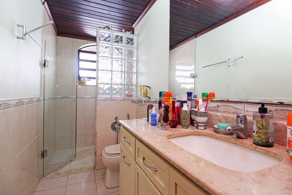 Casa 4 dormitórios no bairro Partenon