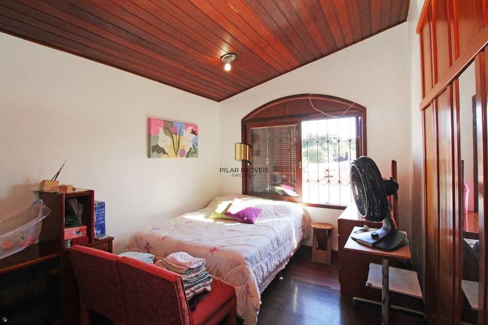 Casa 4 dormitórios no bairro Partenon