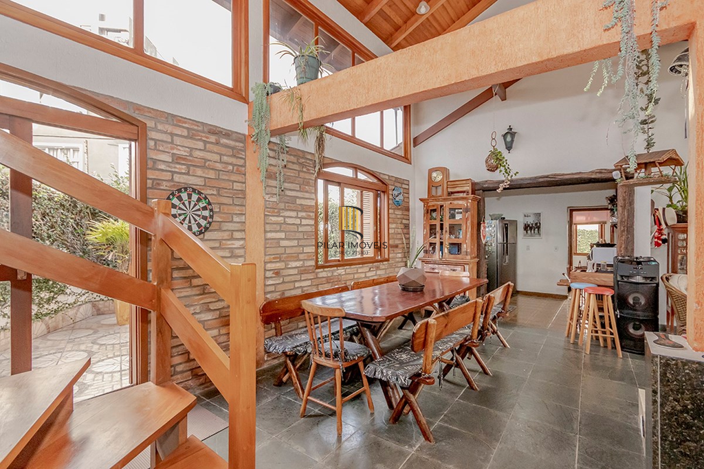 Casa 4 dormitórios no bairro Passo da Areia
