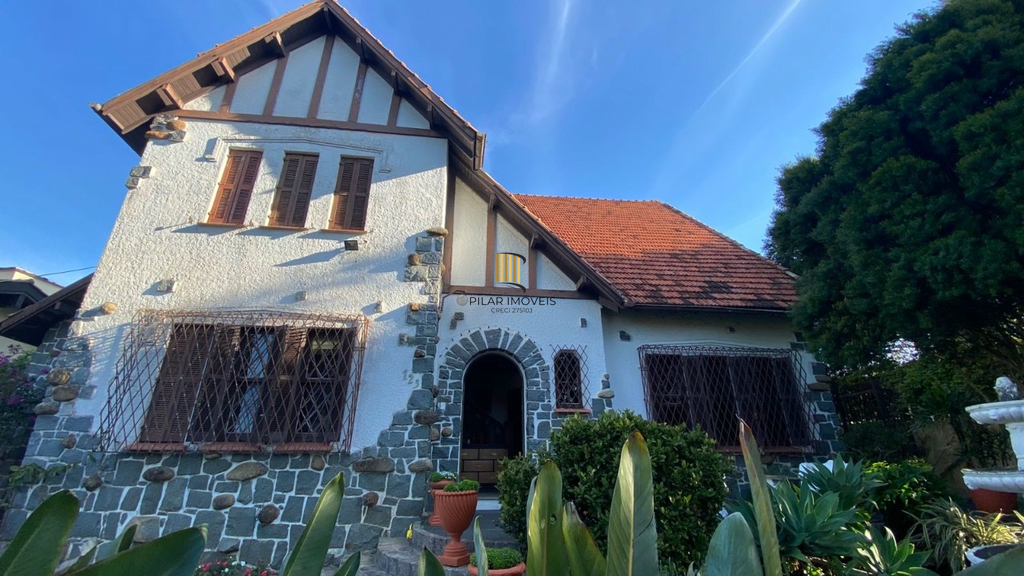 Casa 4 dormitórios no bairro Vila Assunção