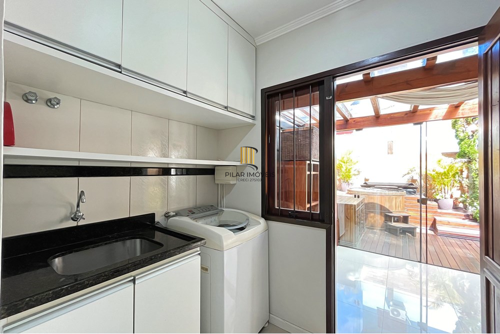 Casa 3 dormitórios no bairro Hípica