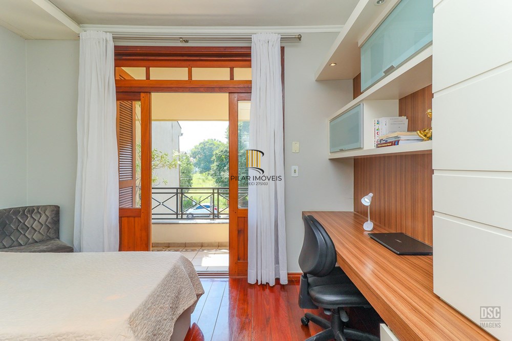 Casa 4 dormitórios no bairro Ipanema