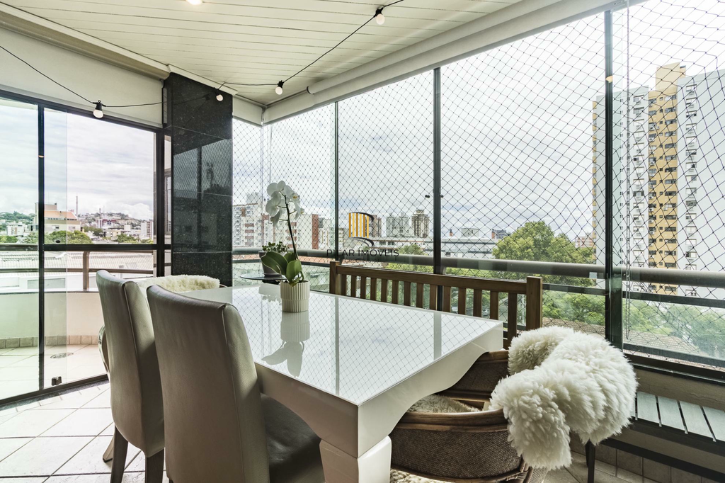 Apartamento 3 dormitórios no bairro Menino Deus