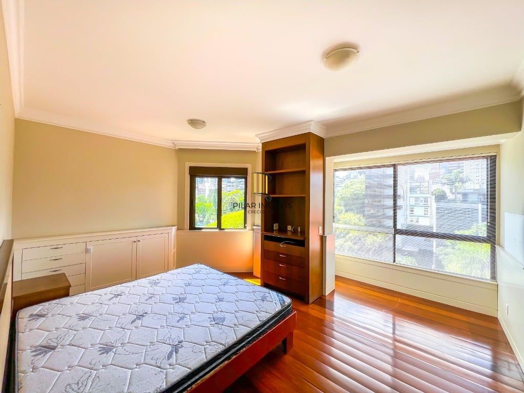 Apartamento 4 dormitórios no bairro Petrópolis