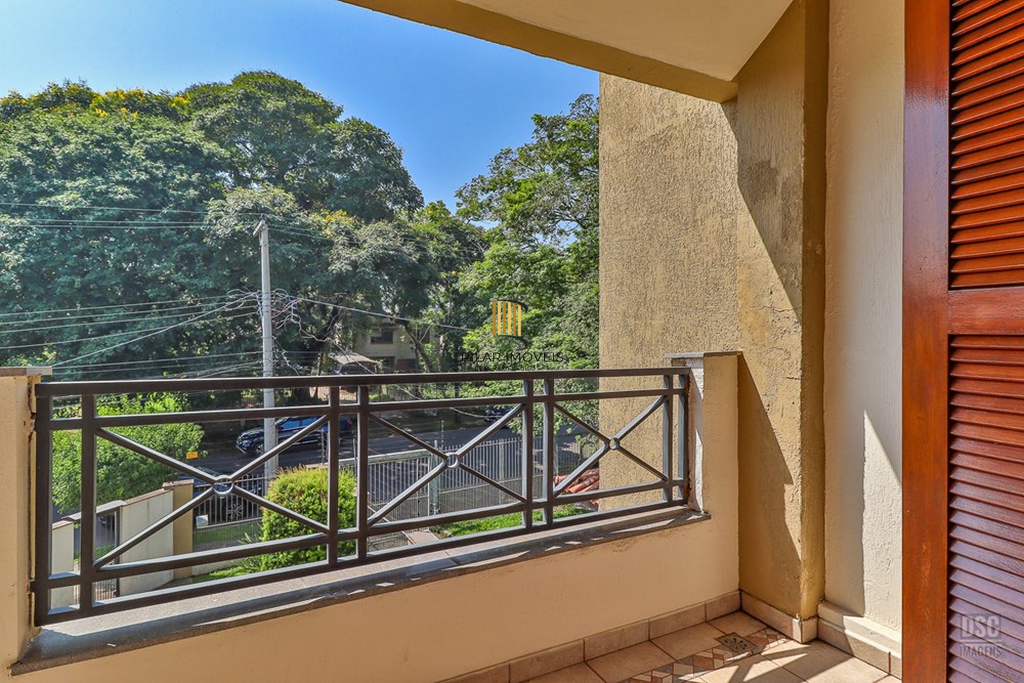 Casa 4 dormitórios no bairro Ipanema