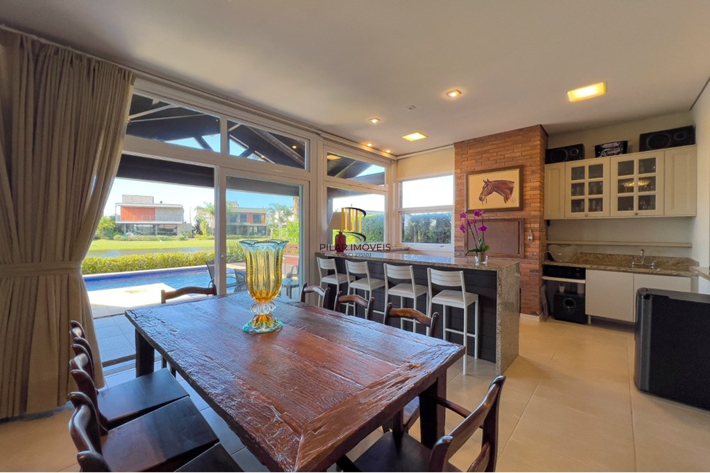 Casa de Condomínio 4 dormitórios no bairro Centro