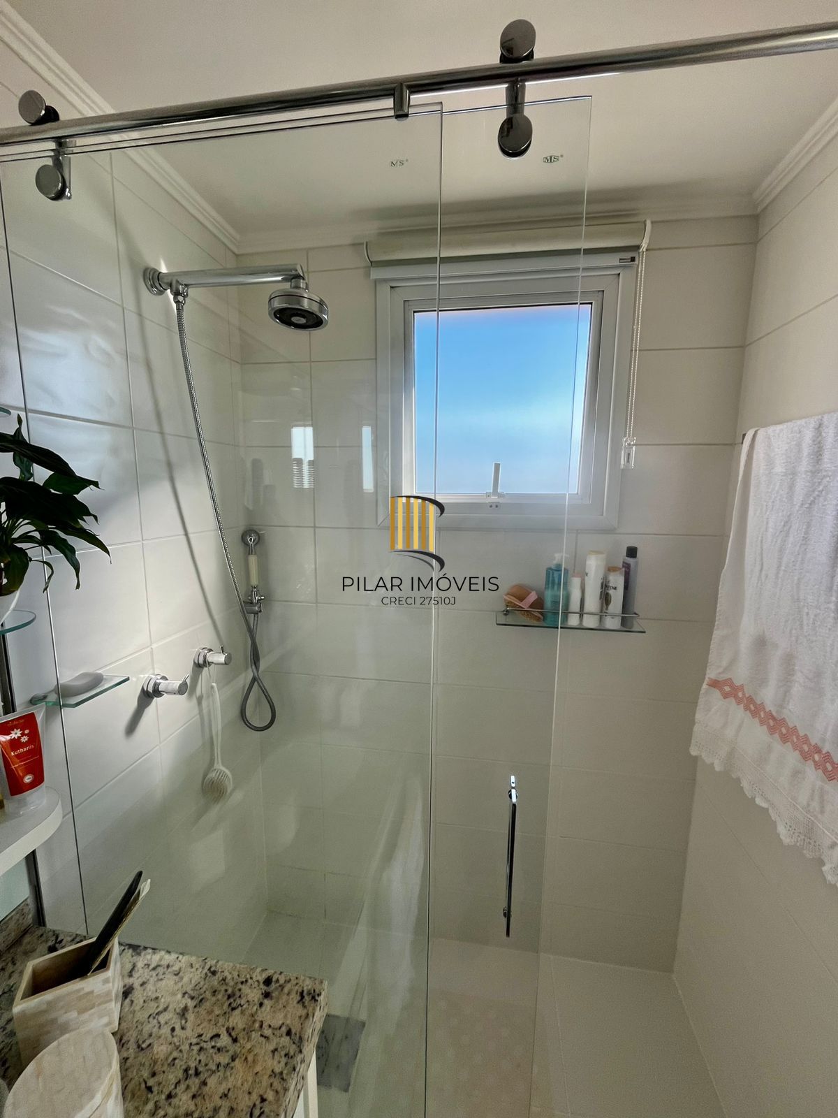Lindo apto no Jardim Europa, 10º andar, sol e vista, mobiliado, 02 vagas fixas