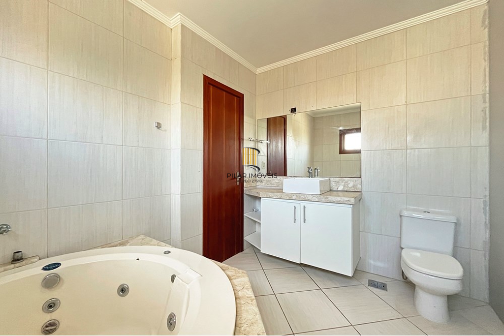 Casa 3 dormitórios no bairro Hípica