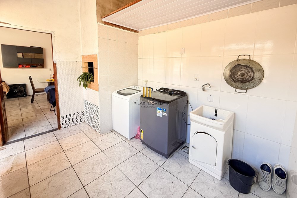 Casa 3 dormitórios no bairro Igara