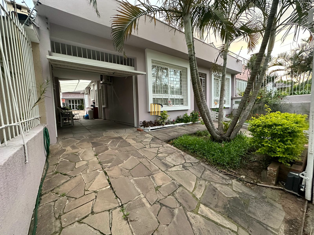 Casa de Condomínio 3 dormitórios no bairro Petrópolis