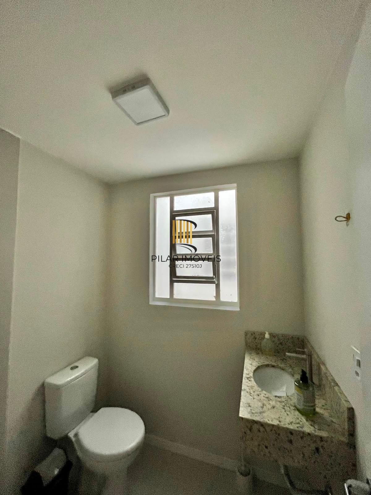 Lindo apto de 01 dorm, com 40,5 m2, no Passo da Areia, próximo ao Shopping Wallig
