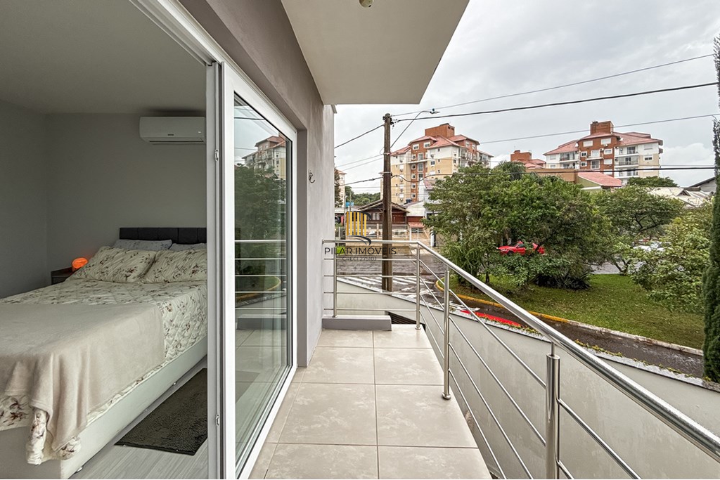 Casa 5 dormitórios no bairro Igara