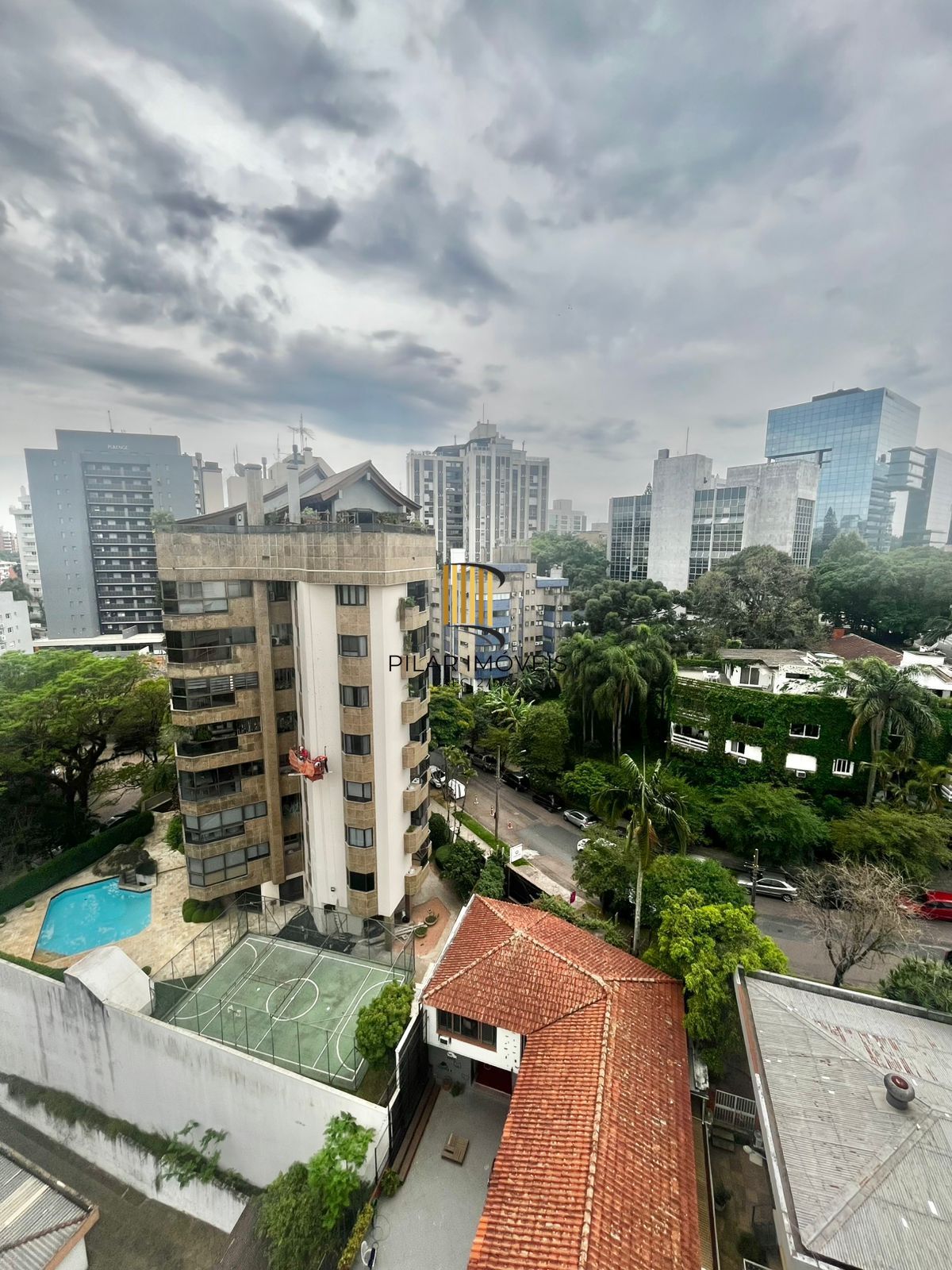 Apto de 03 dorm, sendo 01 suíte, 02 vagas, 103 m2, na João Obino, semi mobiliado