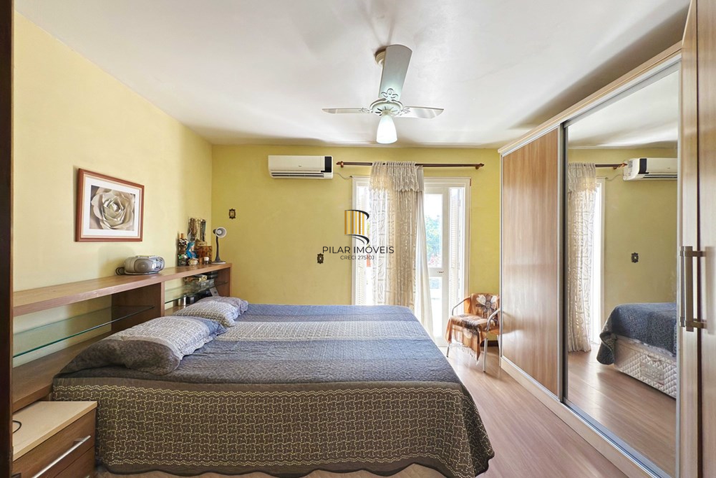 Casa 4 dormitórios no bairro Ipanema