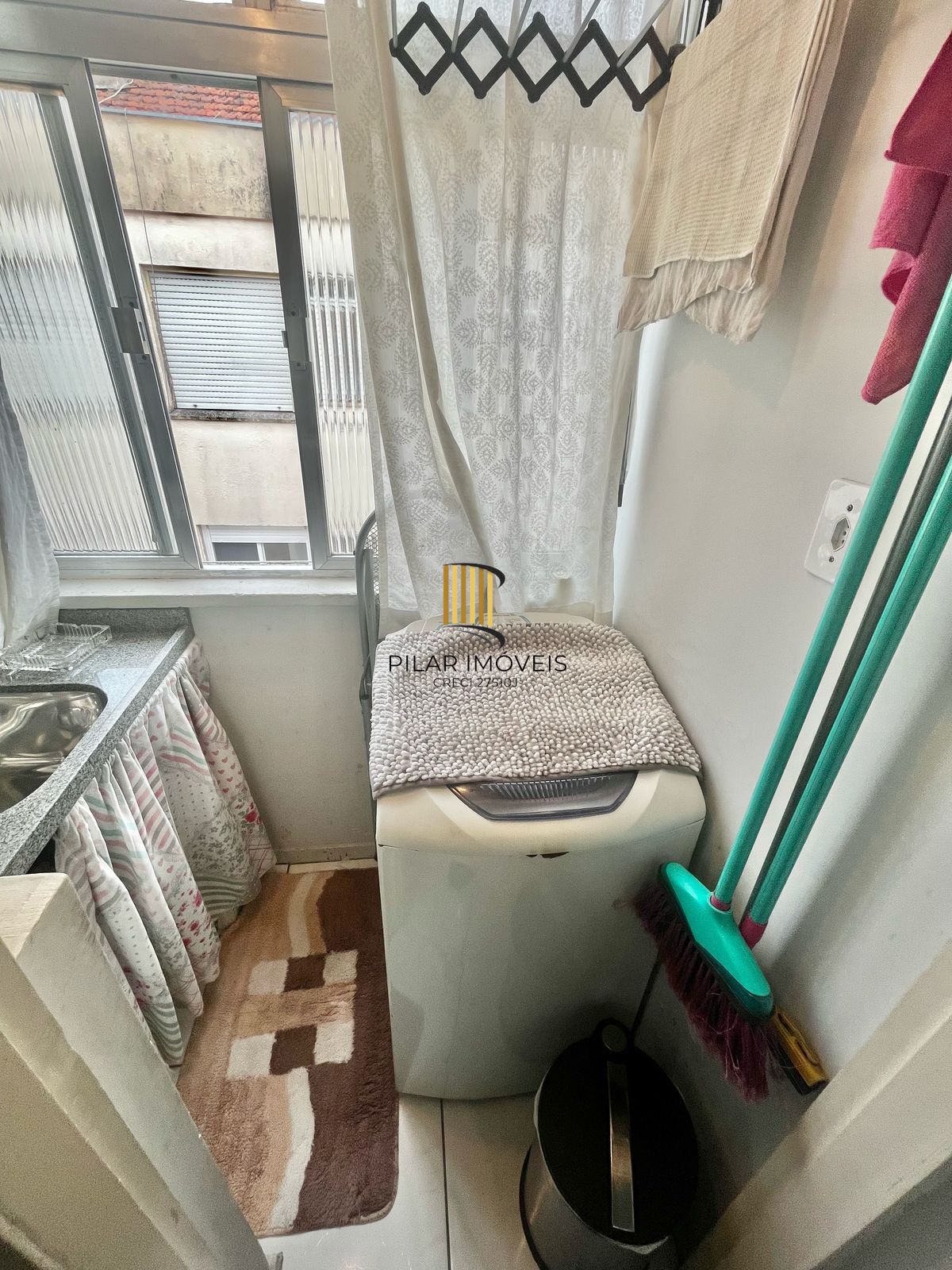 01 dormitório, junto ao Nacional Leopoldina, sala, banheiro, cozinha e área