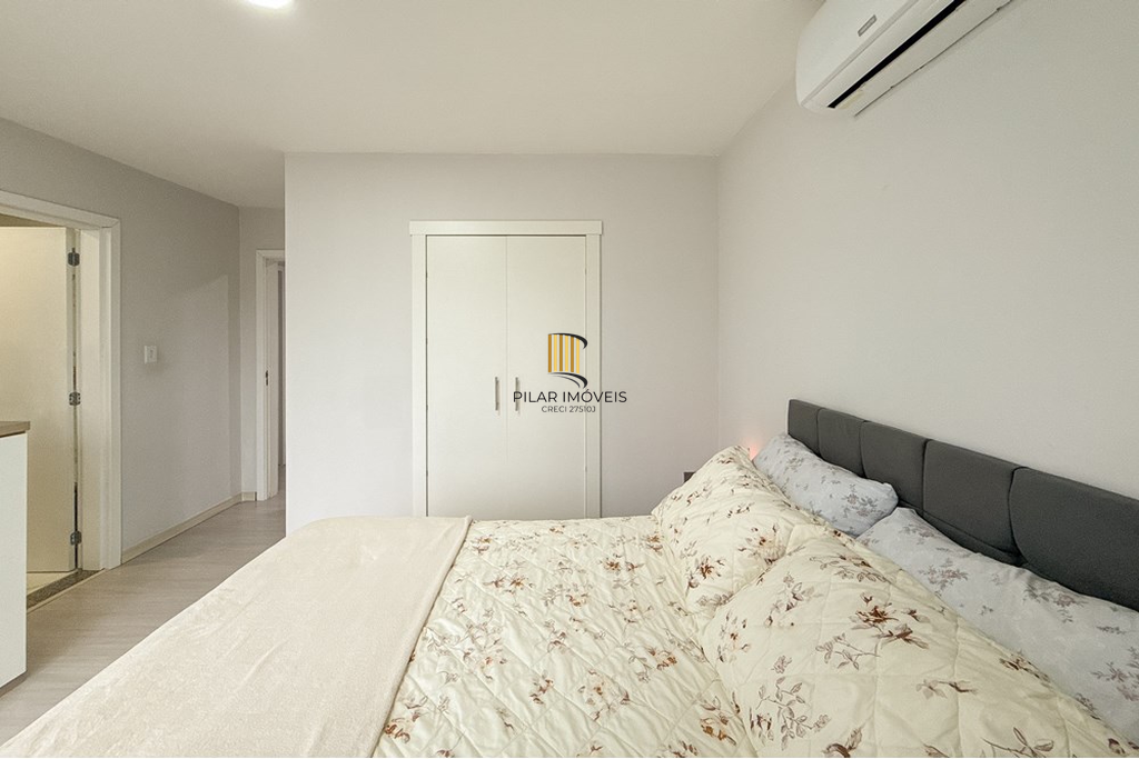 Casa 5 dormitórios no bairro Igara