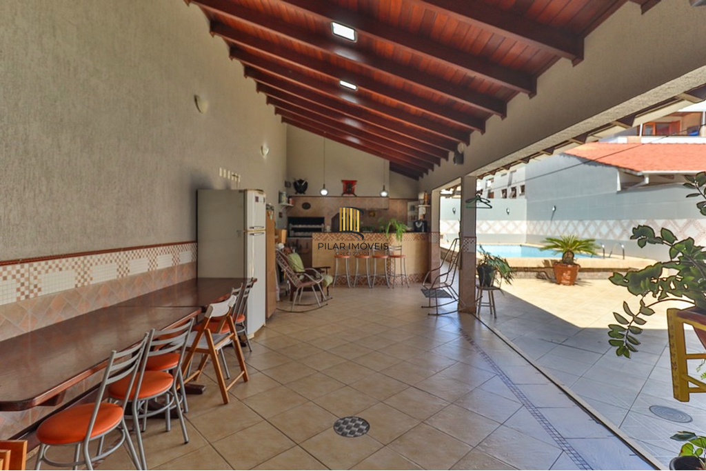 Casa 5 dormitórios no bairro Jardim Lindóia