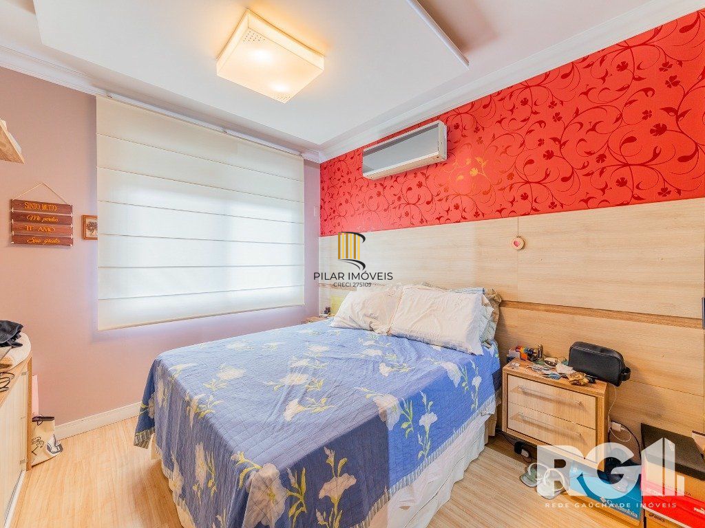 Casa de Condomínio 4 dormitórios no bairro Jardim Carvalho