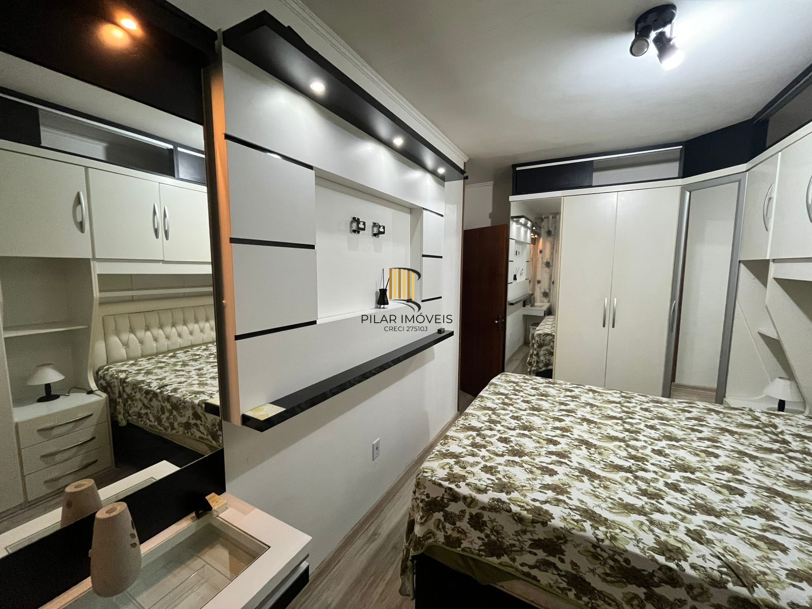 Apto de 02 dorm, mobiliado, transformado em 01 dorm, com vaga no Passo da Areia